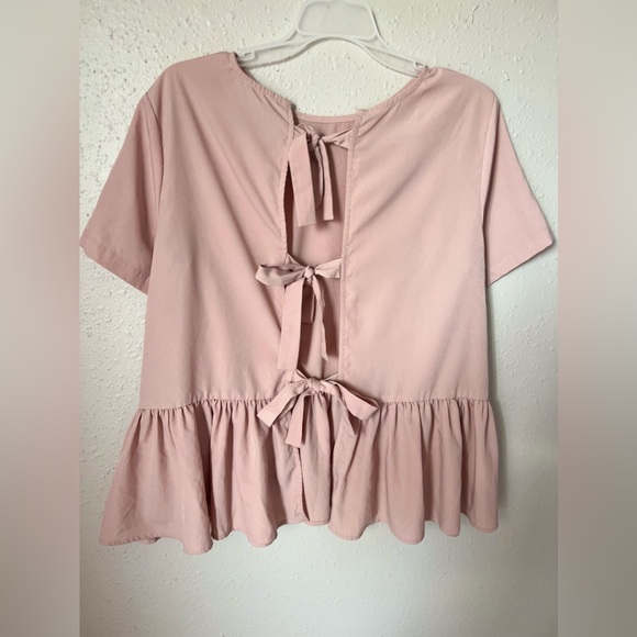 Hinge Pink Blush Open Bow Tie Back
Peplum Top Size Medium Short Sleeve - Picture 1 of 4